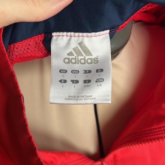 Adidas size large women’s wind jacket - Picture 7 of 7